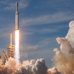 Cohete despegando, recuperado de SpaceX en Unsplash