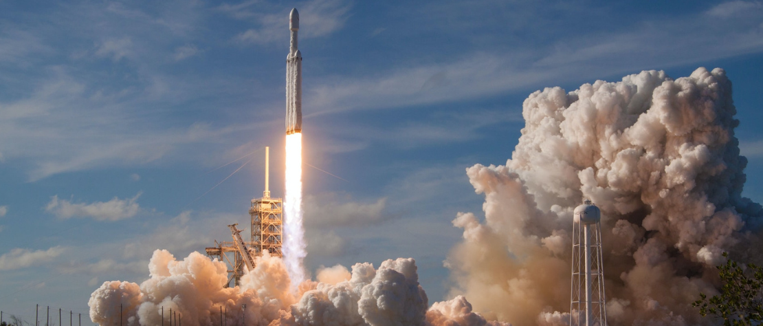 Cohete despegando, recuperado de SpaceX en Unsplash