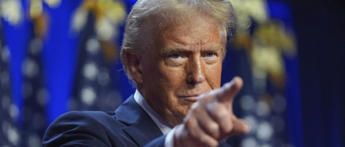 El expresidente Donald Trump, candidato presidencial republicano, en la noche electoral en el Centro de Convenciones de Palm Beach, el miércoles 6 de noviembre de 2024, en West Palm Beach, Florida. Fotografia- Evan Vucci